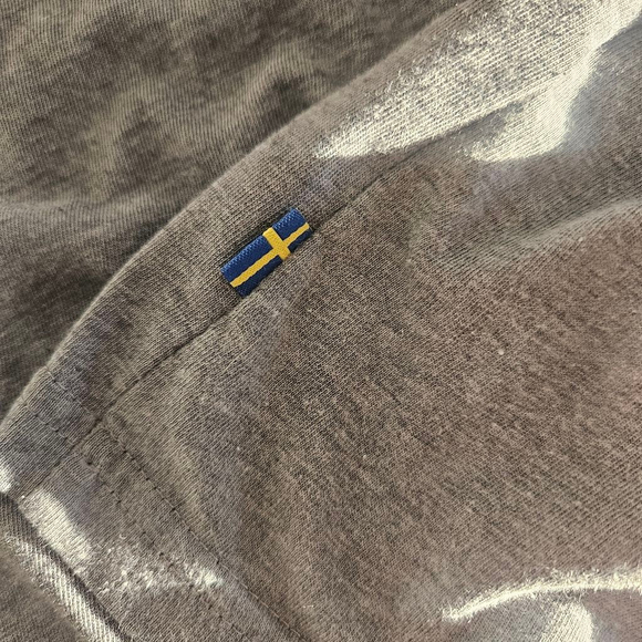 Men's Fjallraven Gray & Red Logo Short Sleeve Tee large - Picture 3 of 4